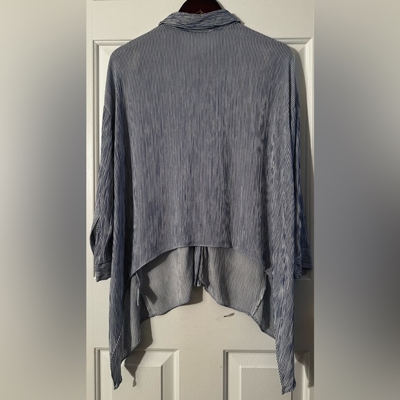 RO & DE Small Blue White Striped Railroad Hi Lo Shark Bite Hem Button Up Blouse - Picture 2 of 10